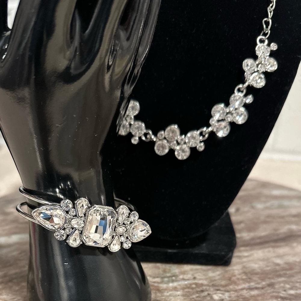 Jewelry Bundle (3), Statement Bib, Cuff Bracelet & Sparkle Earrings New & Used - Picture 8 of 14